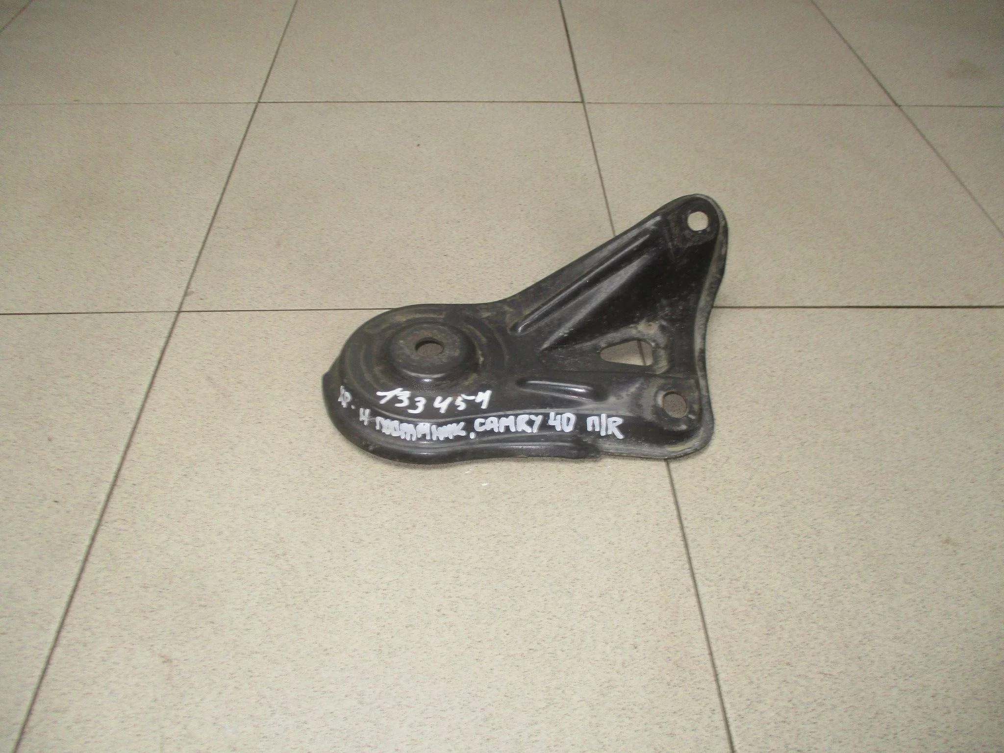 Кронштейн передней балки Toyota Camry XV40 2006-2011
