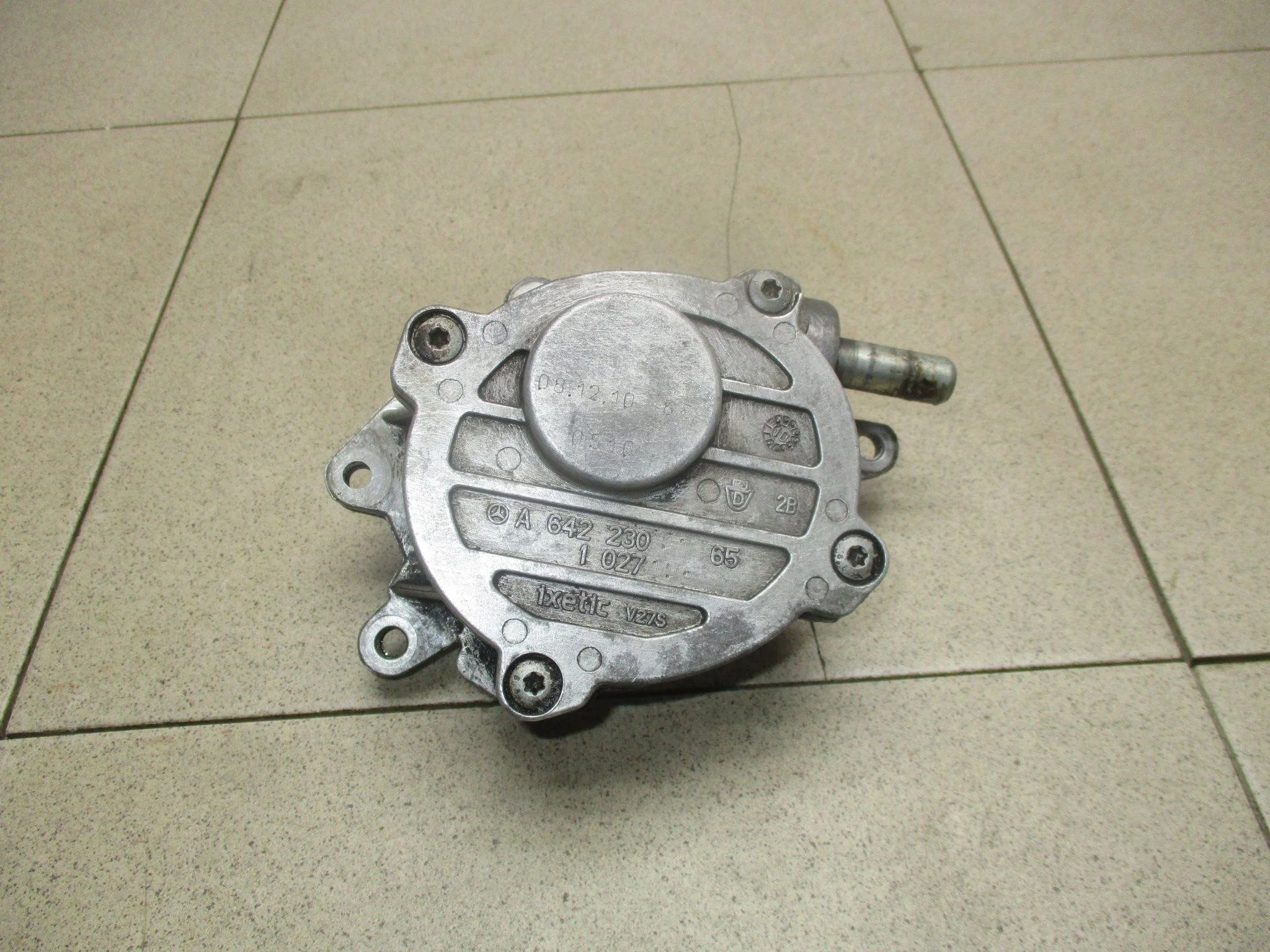 насос вакуумный Mercedes-Benz GLS-Class (GL) (X164) 2006-2012