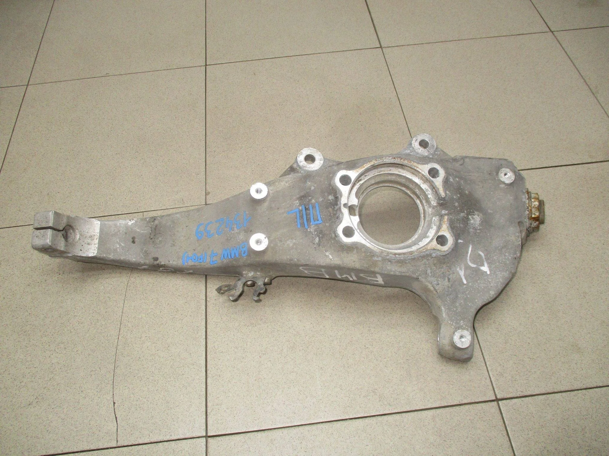 кулак поворотный BMW 7-Series (F01/F02/F03/F04) 2008-2015