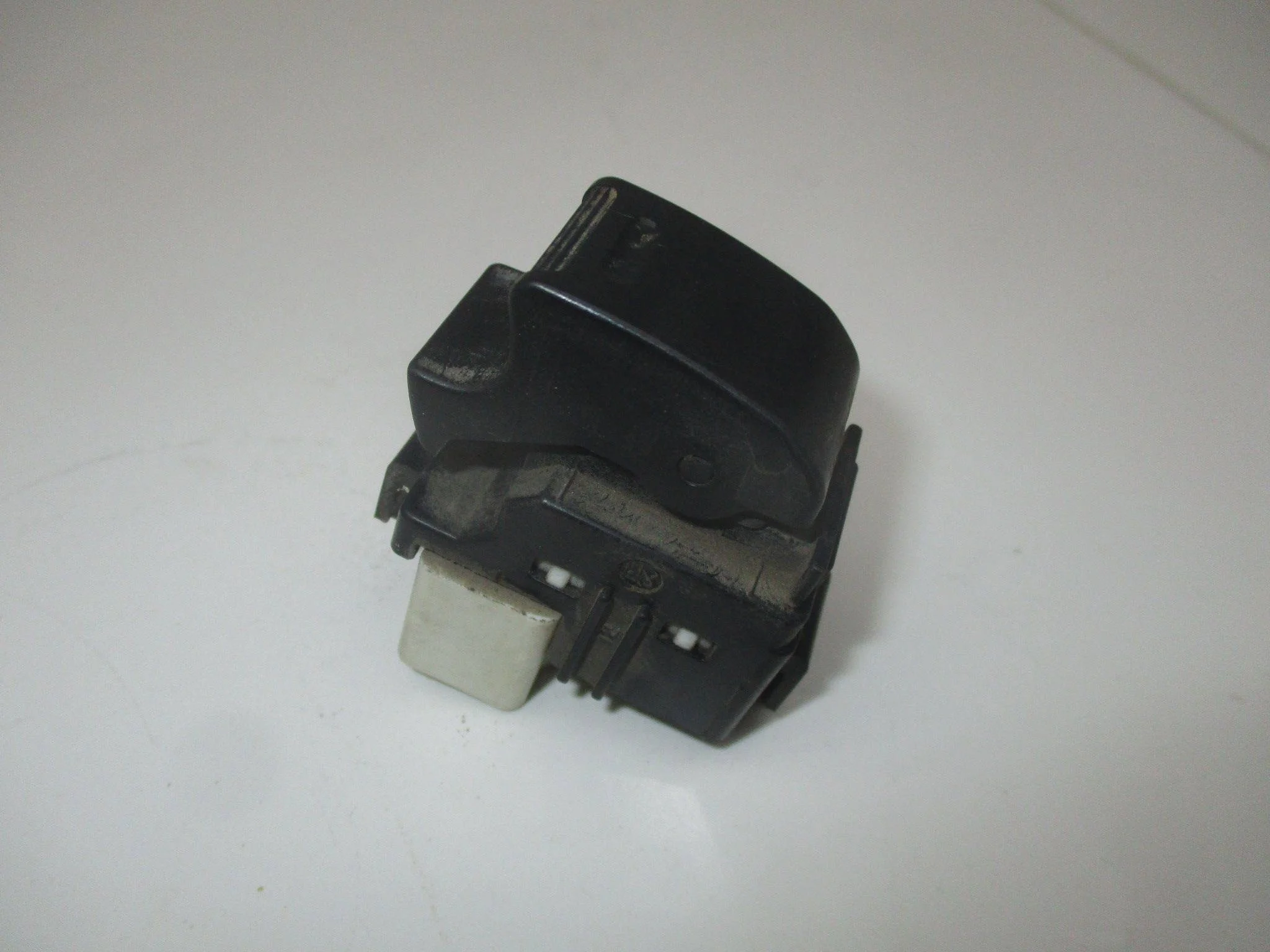 Кнопка стеклоподъемника Toyota Camry XV30 2001-2006