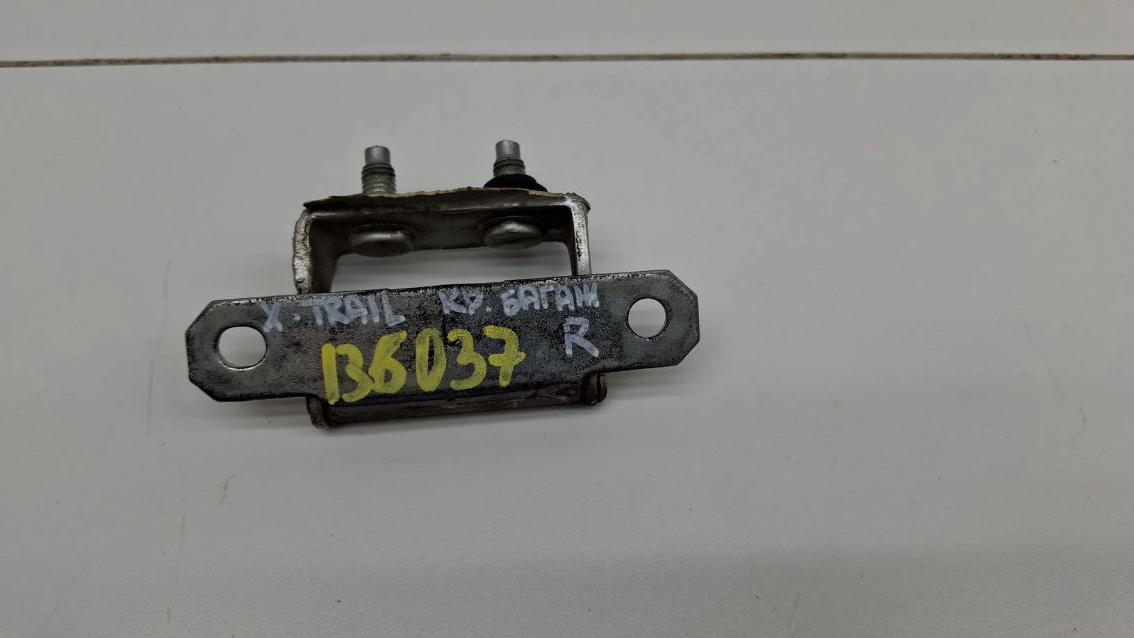 Петля двери багажника Nissan X-Trail (T31) 2007-2013