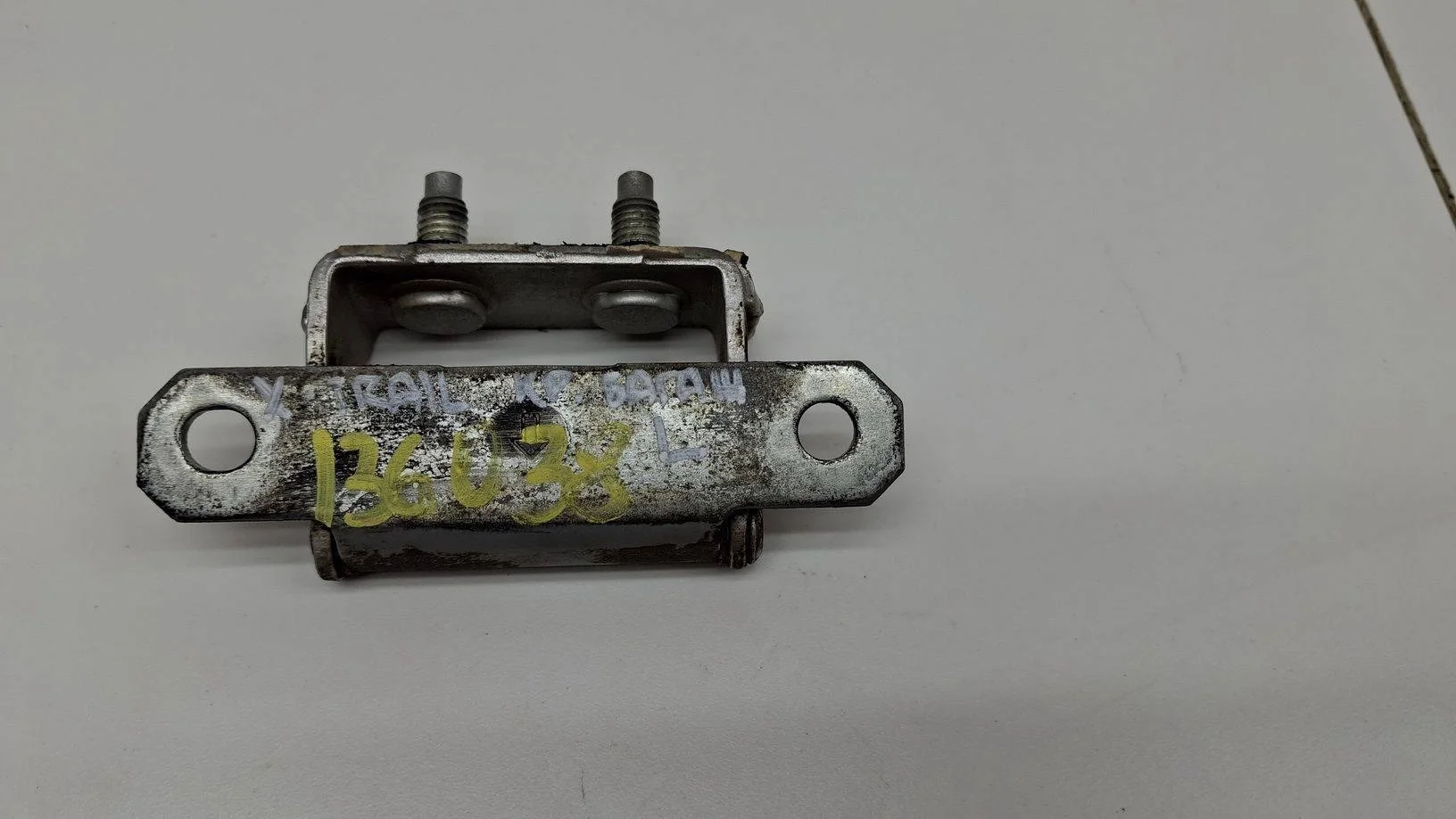 Петля двери багажника Nissan X-Trail (T31) 2007-2013