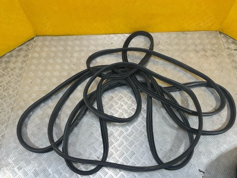 Уплотнитель Nissan Navara (D40) 2004-2015 2010 Пикап