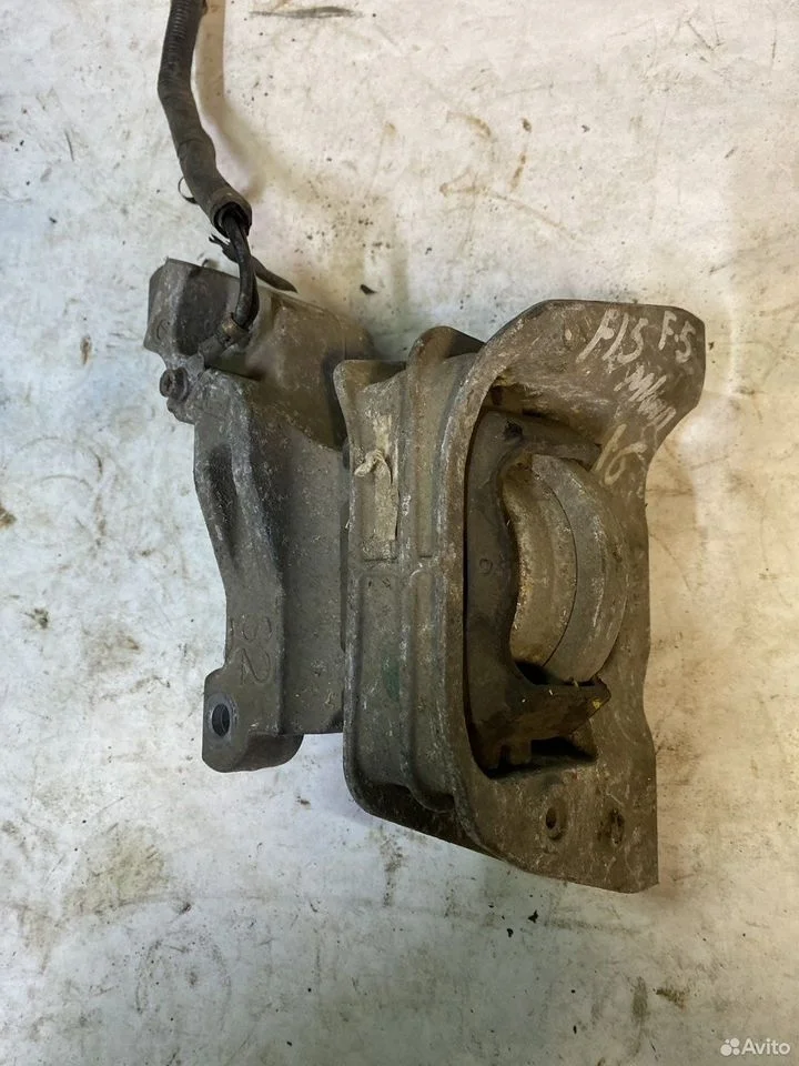 Подушка двигателя правая nissan juke f15