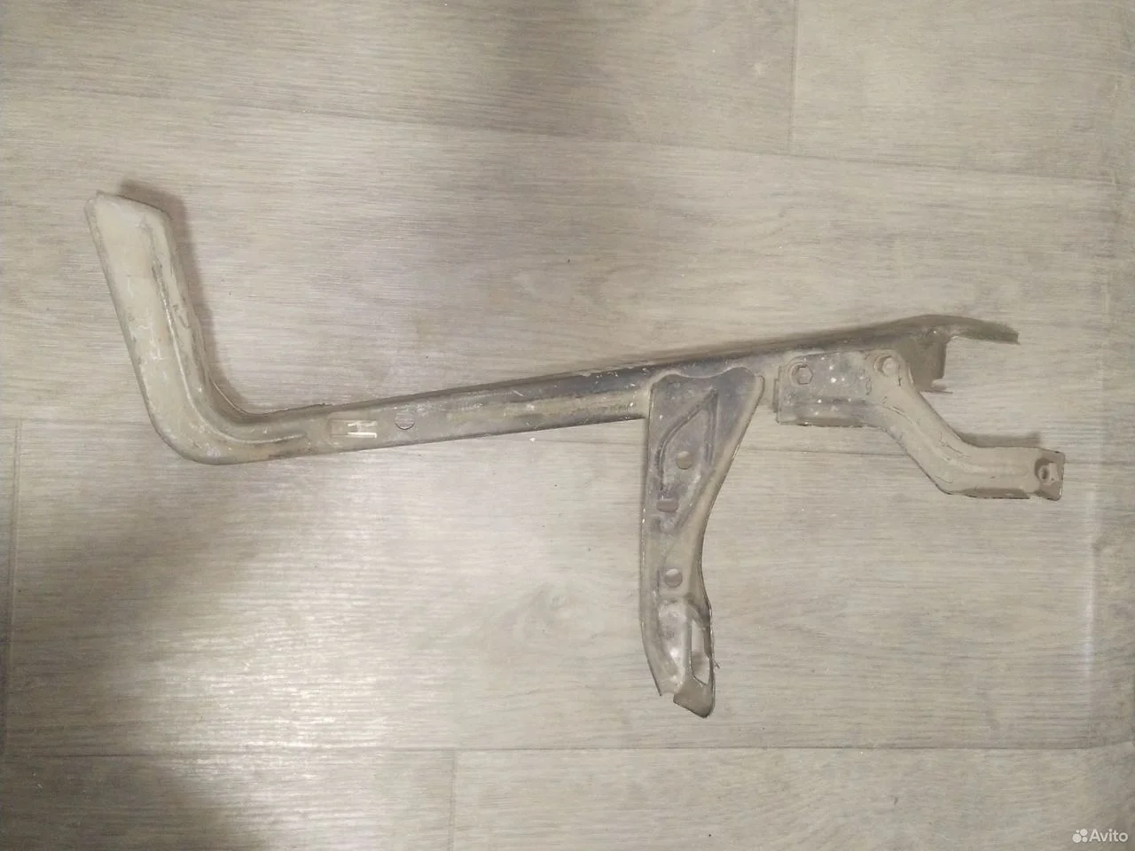 Стойка замка капота toyota avensis