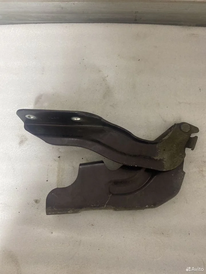 Петля капота передняя правая infiniti qx80 z62