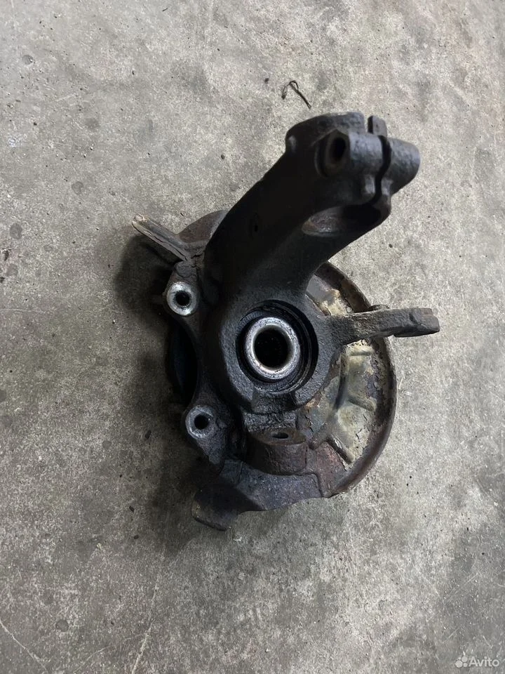 Поворотный кулак передний правый vw, audi, skoda