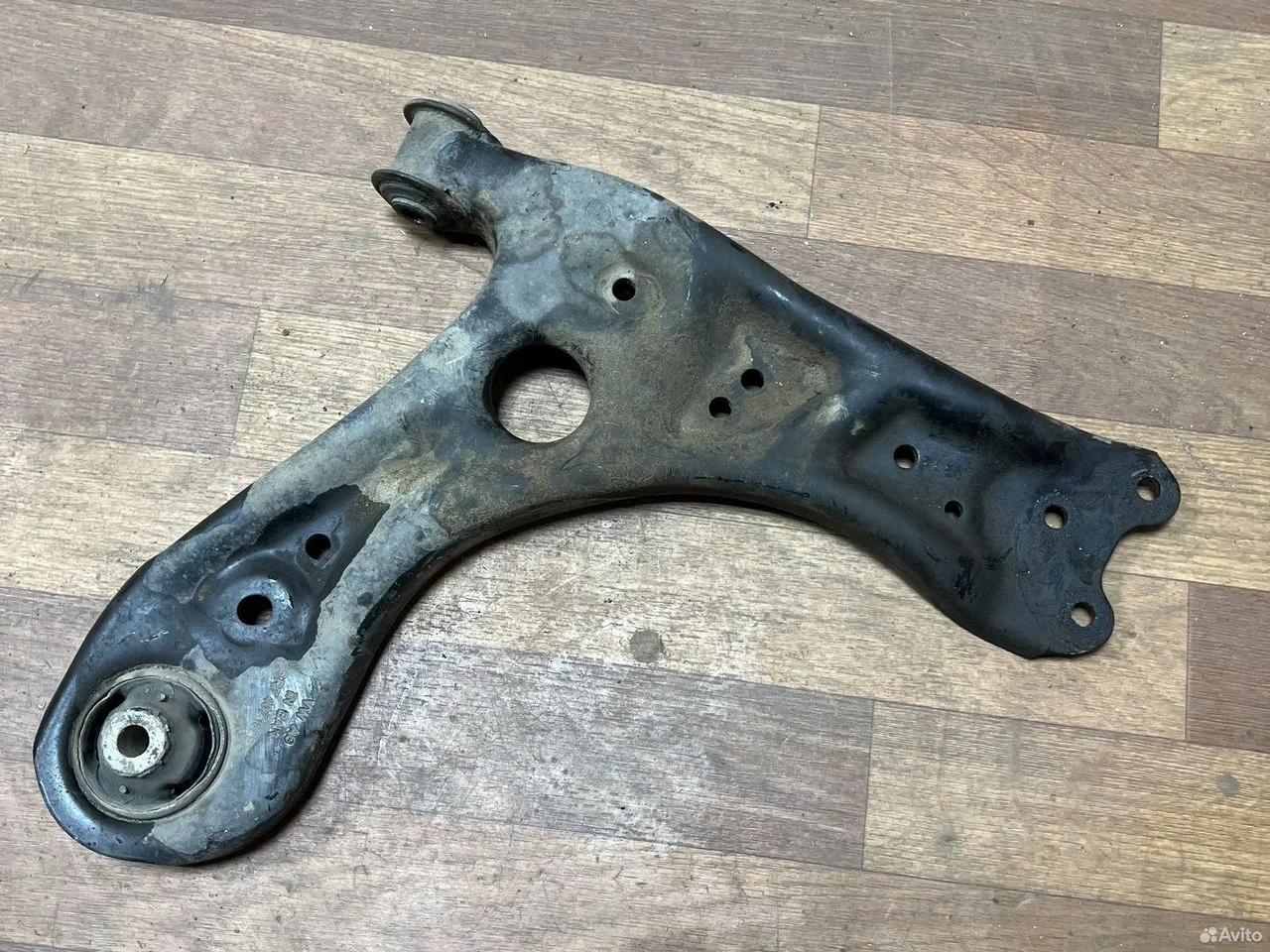 Рычаг подвески передний правый vag