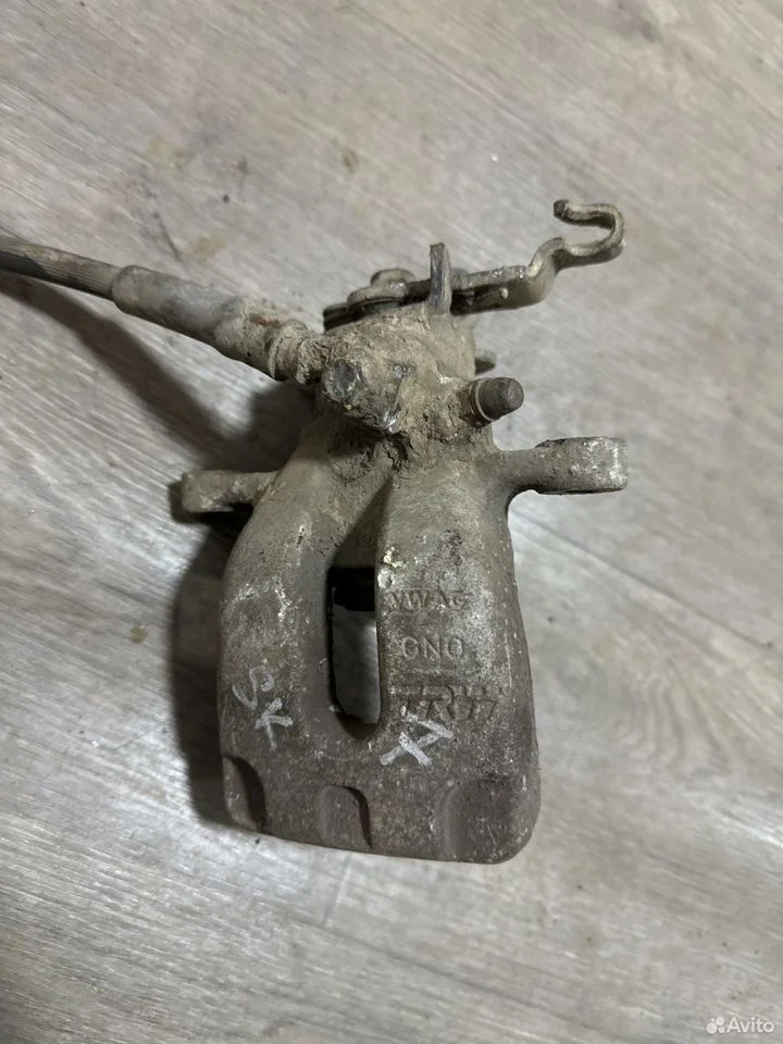 Суппорт тормозной задний левый vag