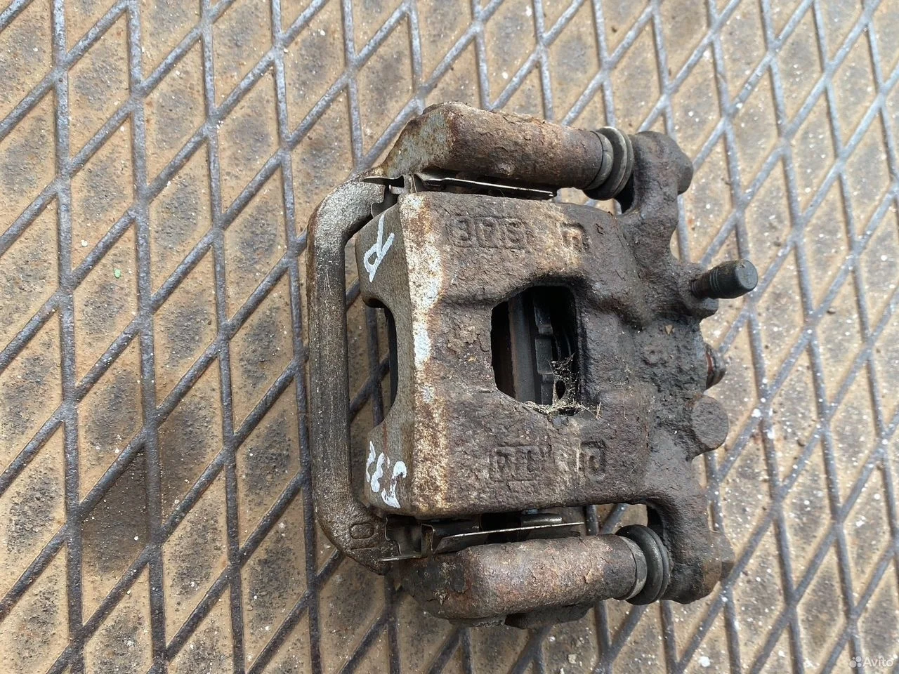 Суппорт задний правый nissan