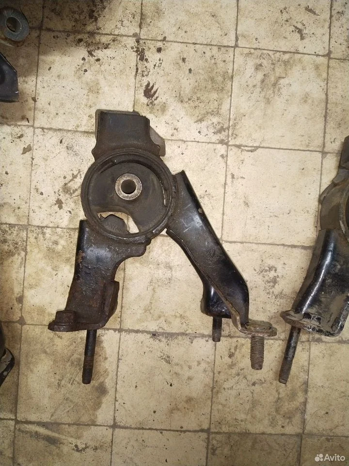 Опора двигателя зад toyota