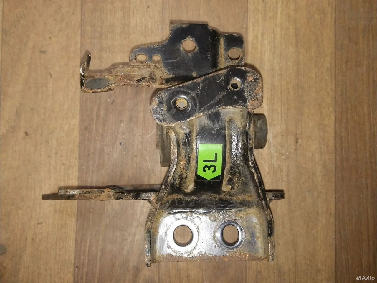 Опора двигателя на toyota avensis