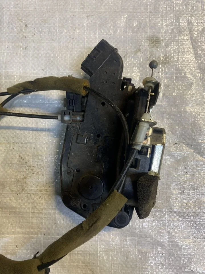 Замок задней правой двери infiniti qx70