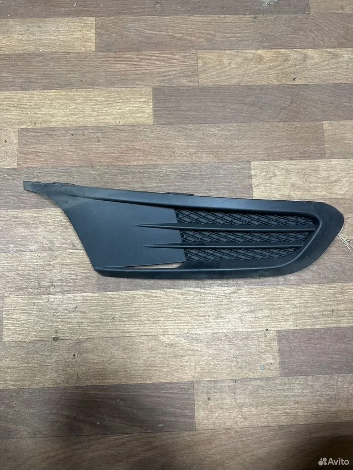 Решетка бампера правая vw jetta 6 новая vag