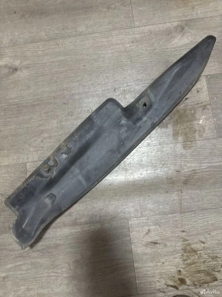 Пыльник крыла правый vag