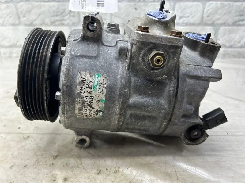 Компрессор кондиционера Volkswagen Golf 2.0FSI