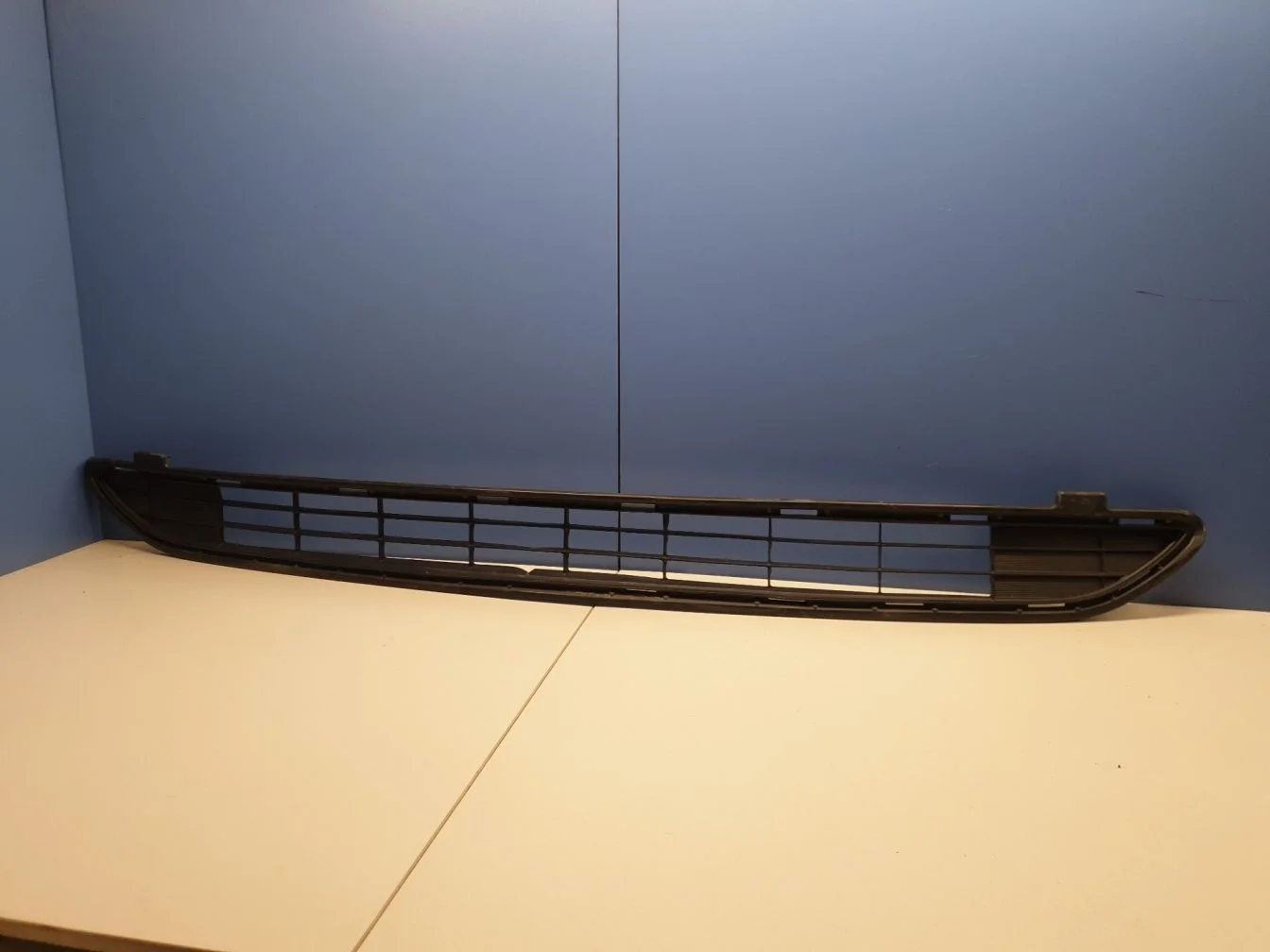 Решетка в бампер центральная для Toyota RAV 4 2013-2019
