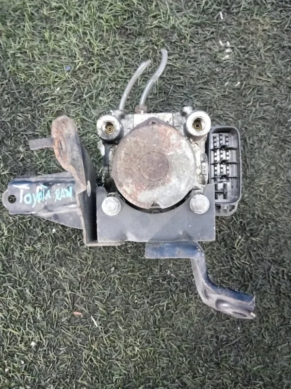 Блок ABS (насос) Toyota Rav4 2000-2005