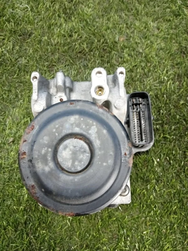 Блок ABS (насос) Toyota Camry V40 2006-2011