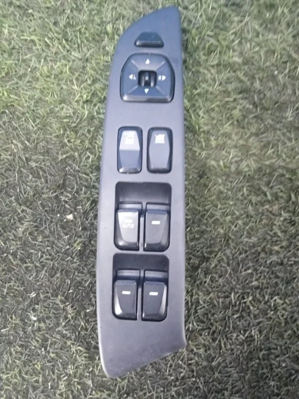 Блок стеклоподъемников передний левый Hyundai Ix35
