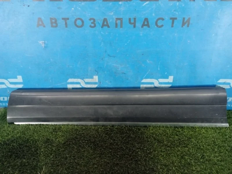 Накладка двери передняя правая Volkswagen Tiguan