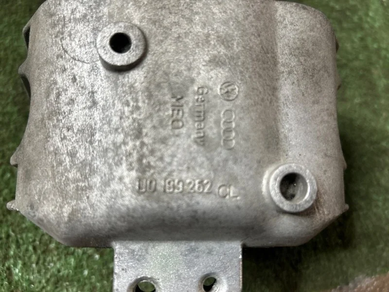 Подушка двигателя Audi TT 2002 8N3