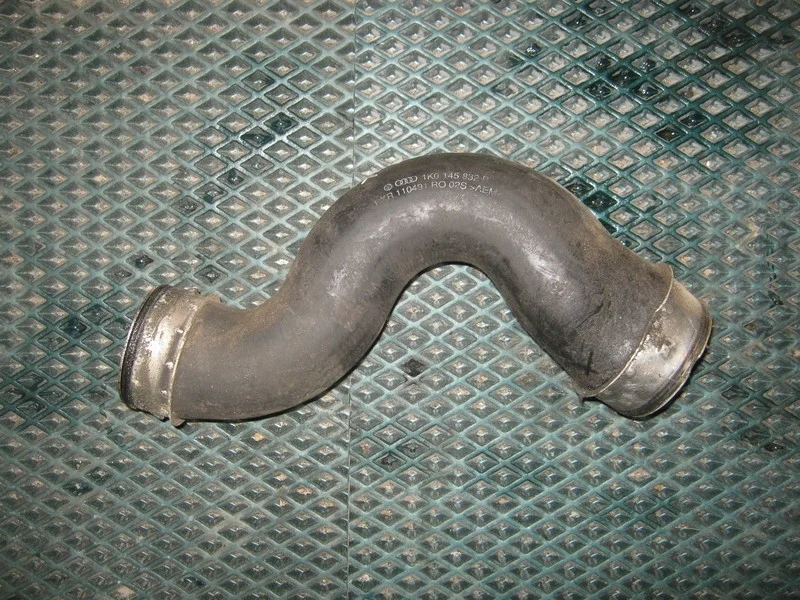 Патрубок интеркулера Volkswagen Passat B6