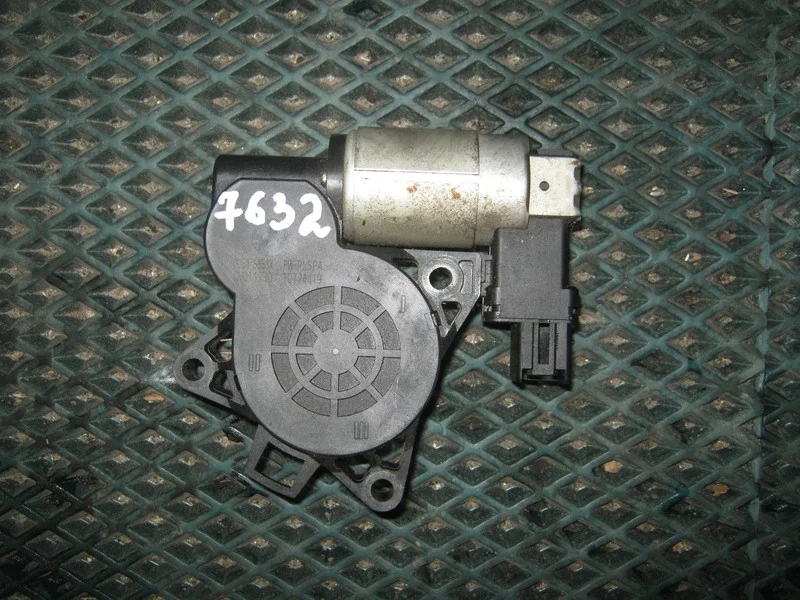 Моторчик заднего левого стеклоподъемника Mazda 6 G