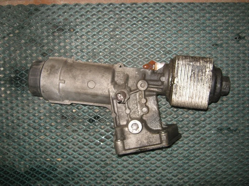 Корпус маслянного фильтра Audi A4 B7