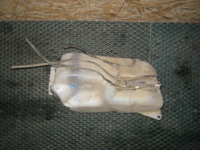 Бачок омывателя Nissan Qashqai J10