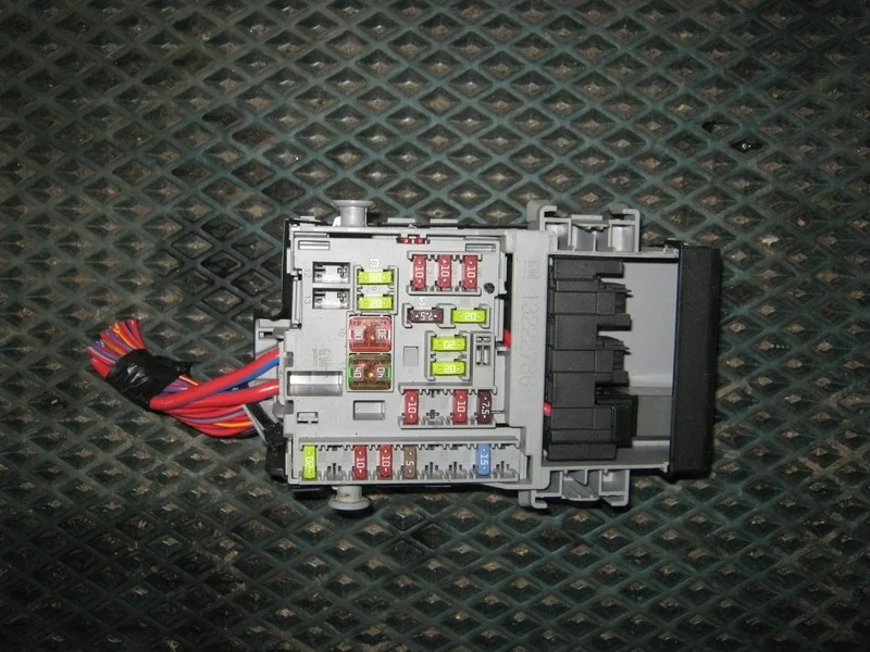 Блок предохранителей Opel Astra J GTC