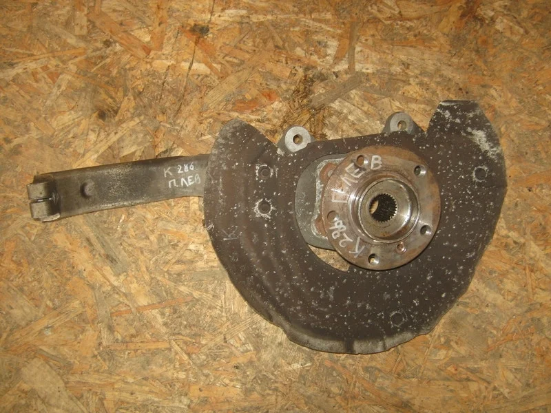 Кулак передний левый BMW X5 E70