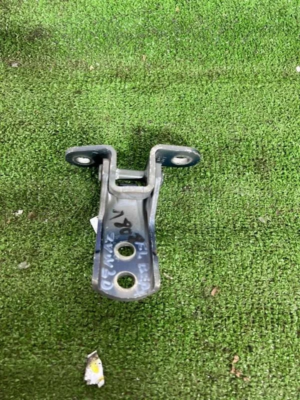 Петля двери Toyota Celica 2002 ZZT230