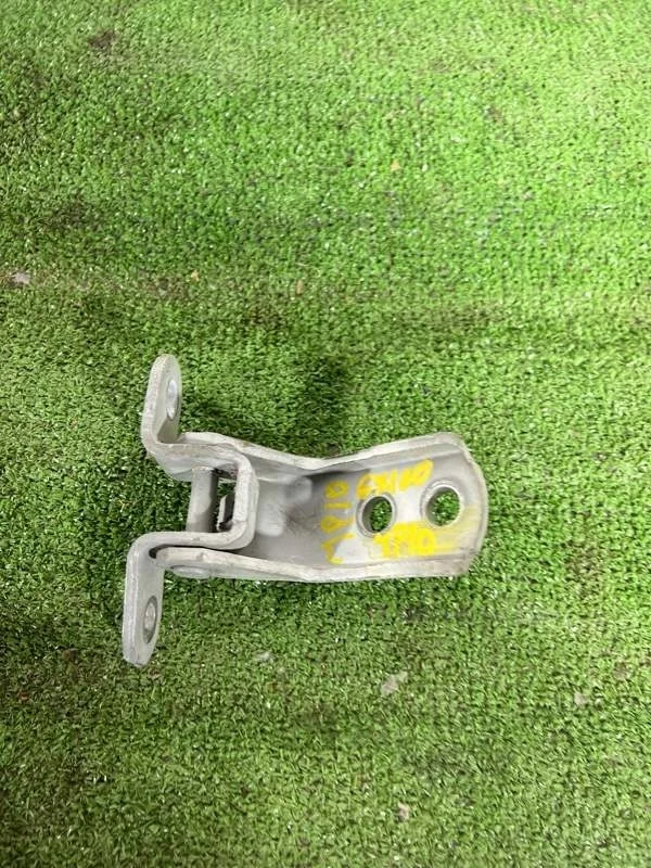 Петля двери Toyota Celica 2002 ZZT230