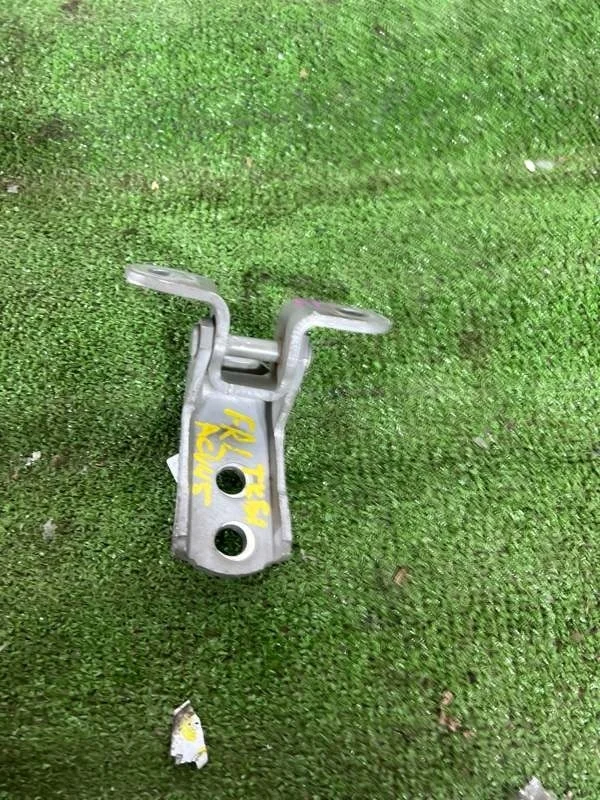 Петля двери Toyota Celica 2002 ZZT230