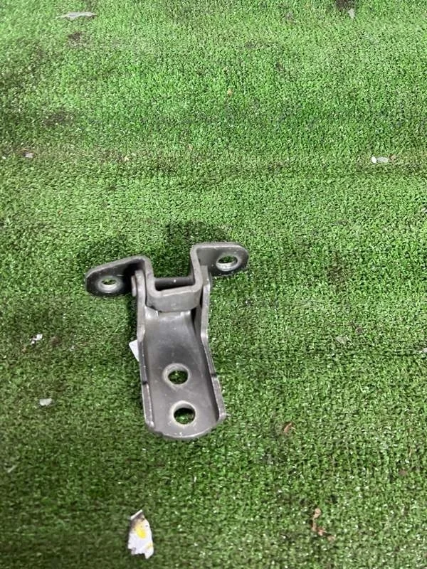 Петля двери Toyota Celica 2002 ZZT230