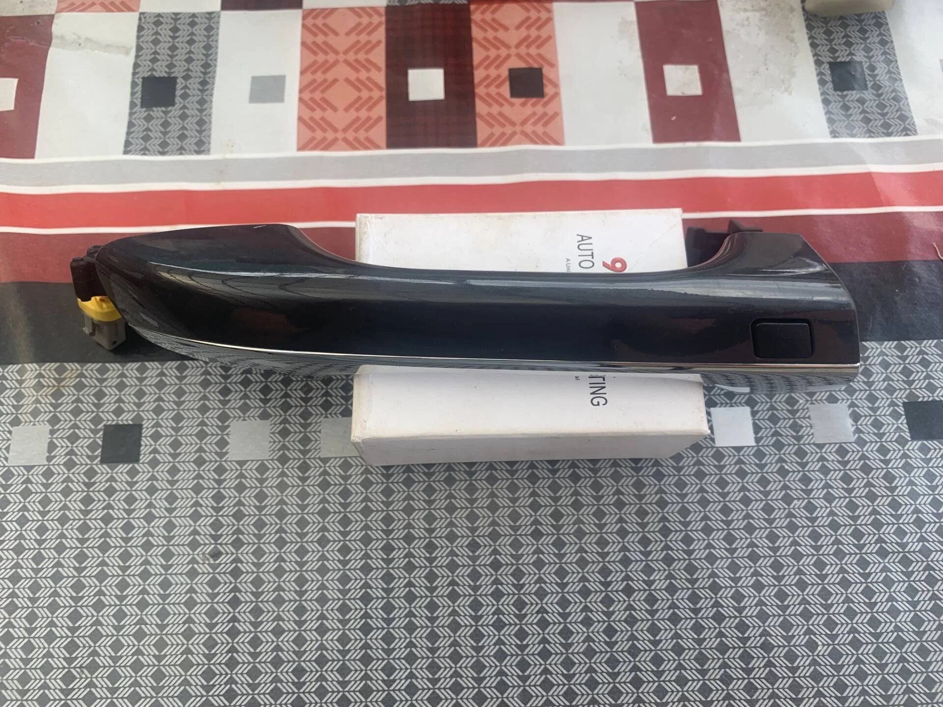 Ручка двери передняя левая Kia Sportage 4