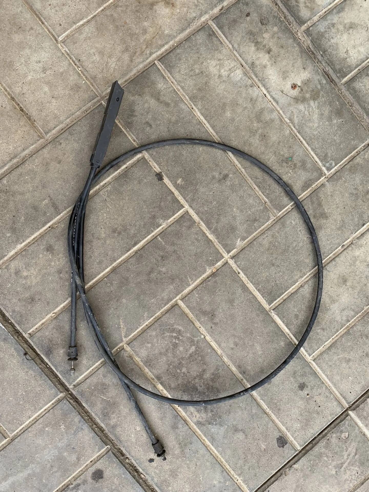 Трос капота Mercedes W164 ML 2005-2011г