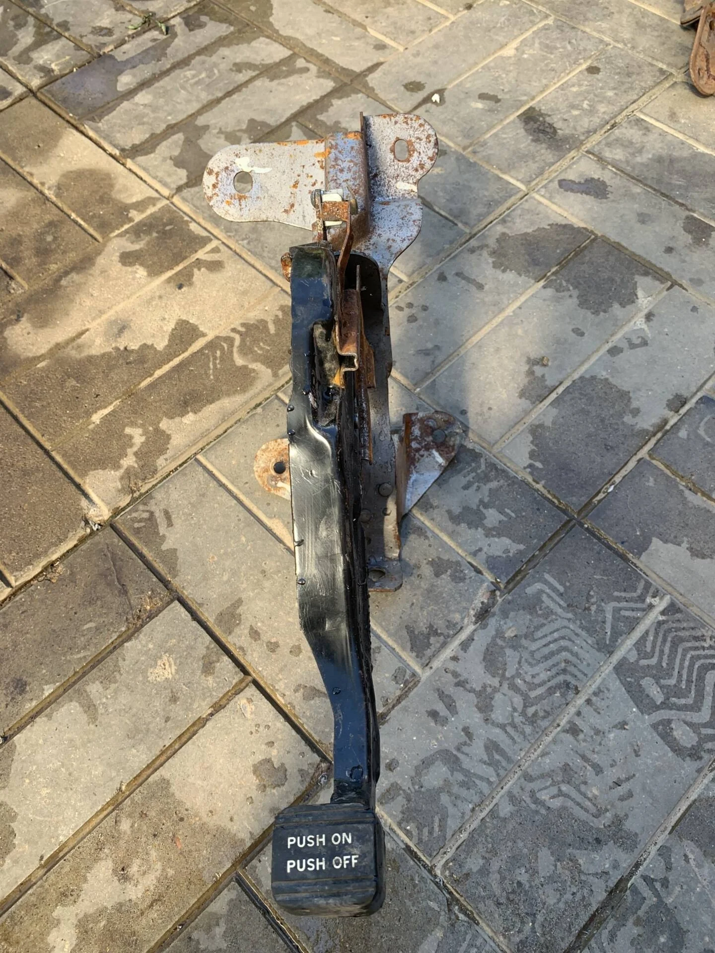 Педаль стояночного тормоза Nissan Teana J32