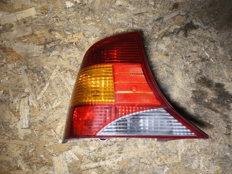Фонарь внешний задний левый Ford Focus 2.0 2002