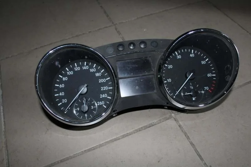 Панель приборов Mercedes-Benz R-Class W251