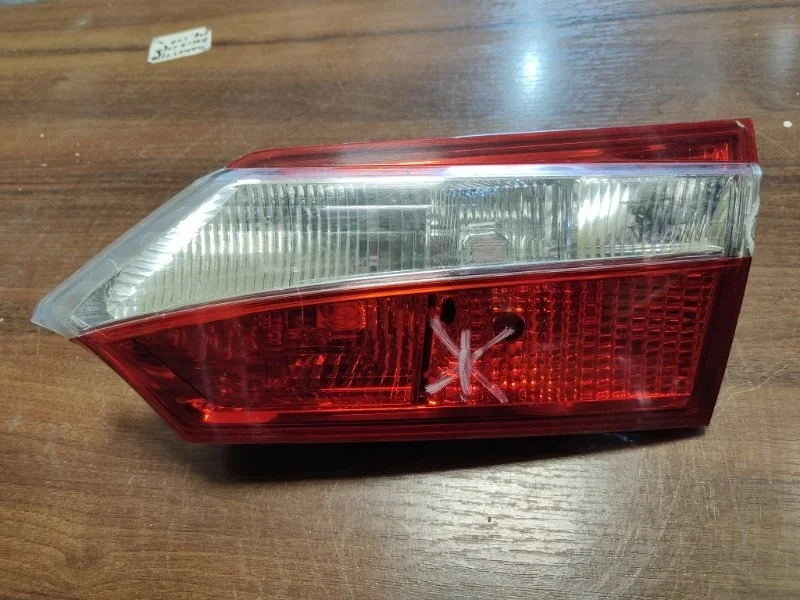 Фонарь внутренний задний правый Toyota Corolla