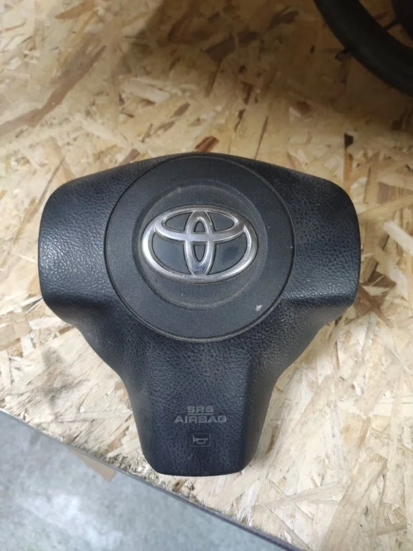 Подушка безопасности в руль Toyota Rav4 30