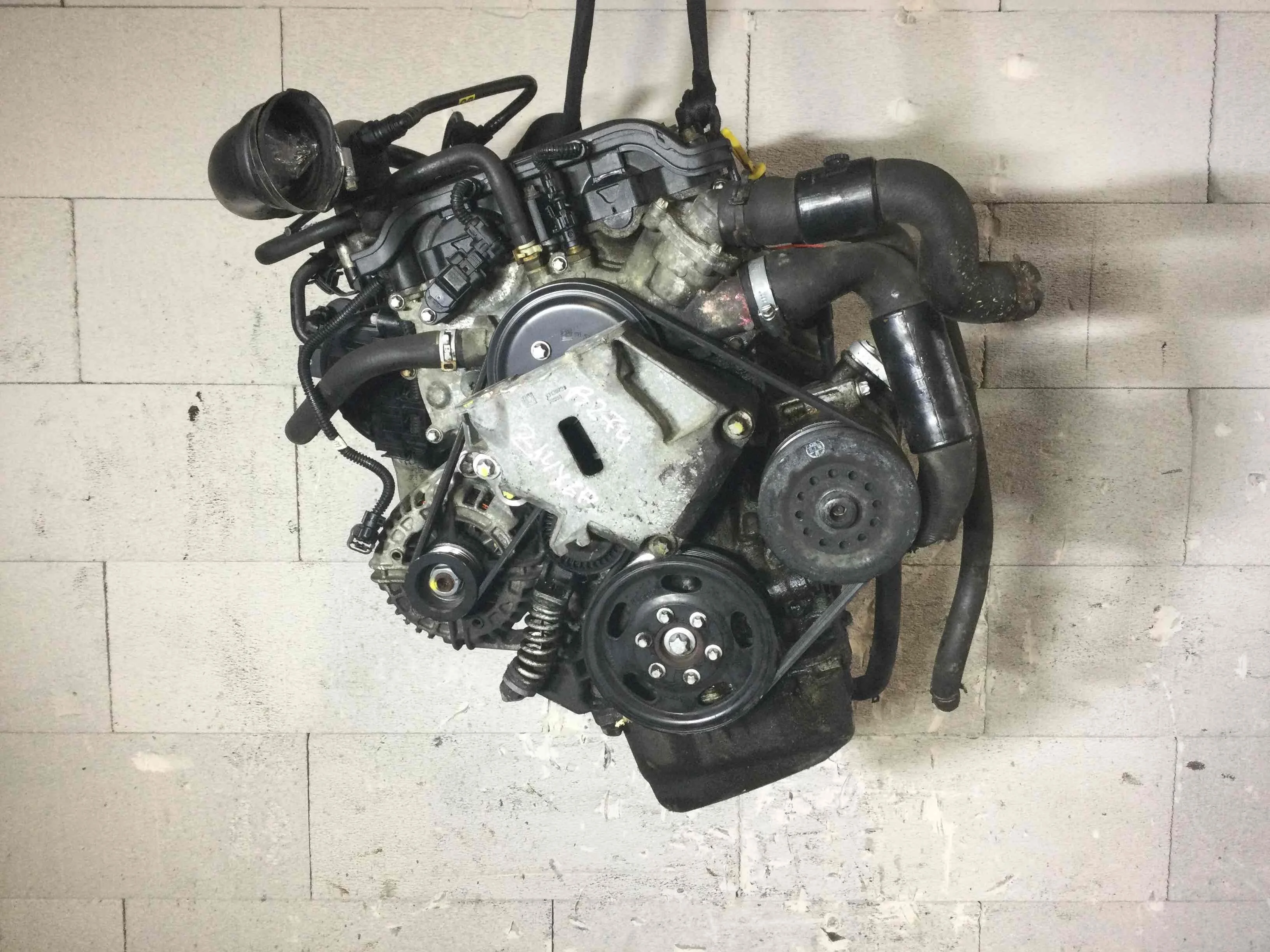 Блок цилиндров Opel Astra H 2004-2007 бензин 1.4 i Автомат Х/б
