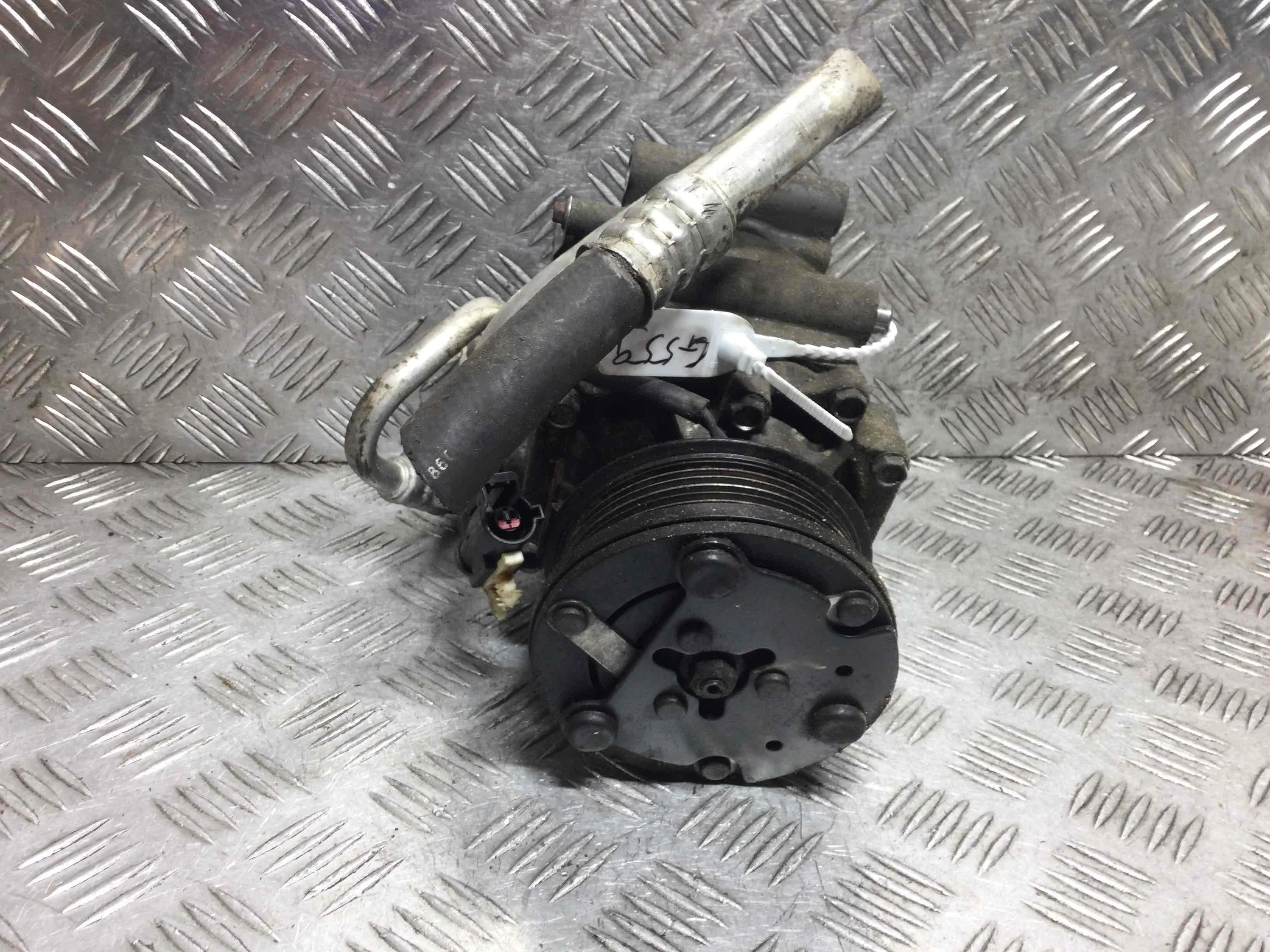 Компрессор кондиционера Ford Fiesta 5 поколение (2001-2007) бензин 1.4 i Механика Х/б