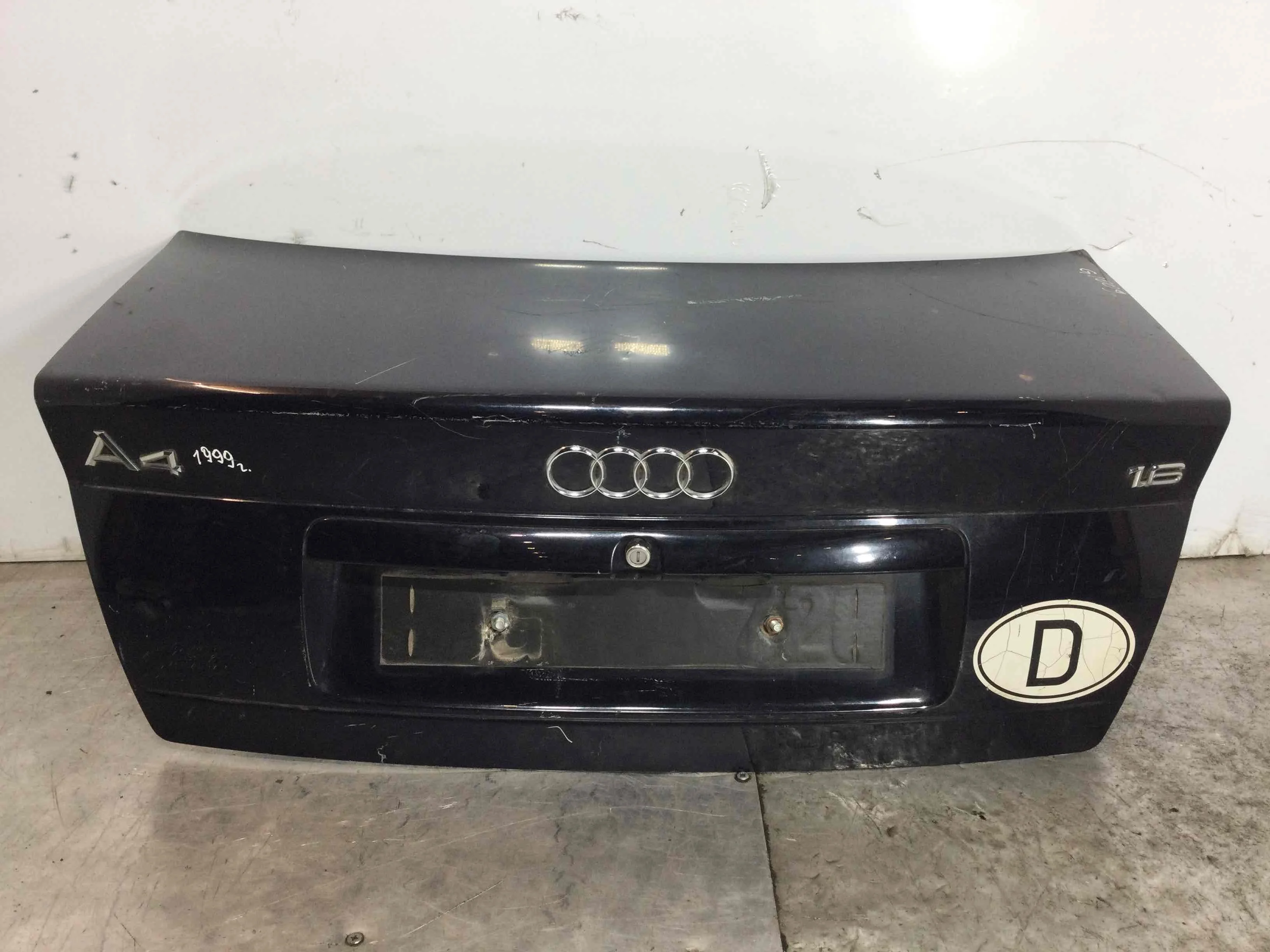 Крышка багажника (дверь 3-5) Audi A4 B5 (1994-1999) бензин 1.8 i Механика Седан