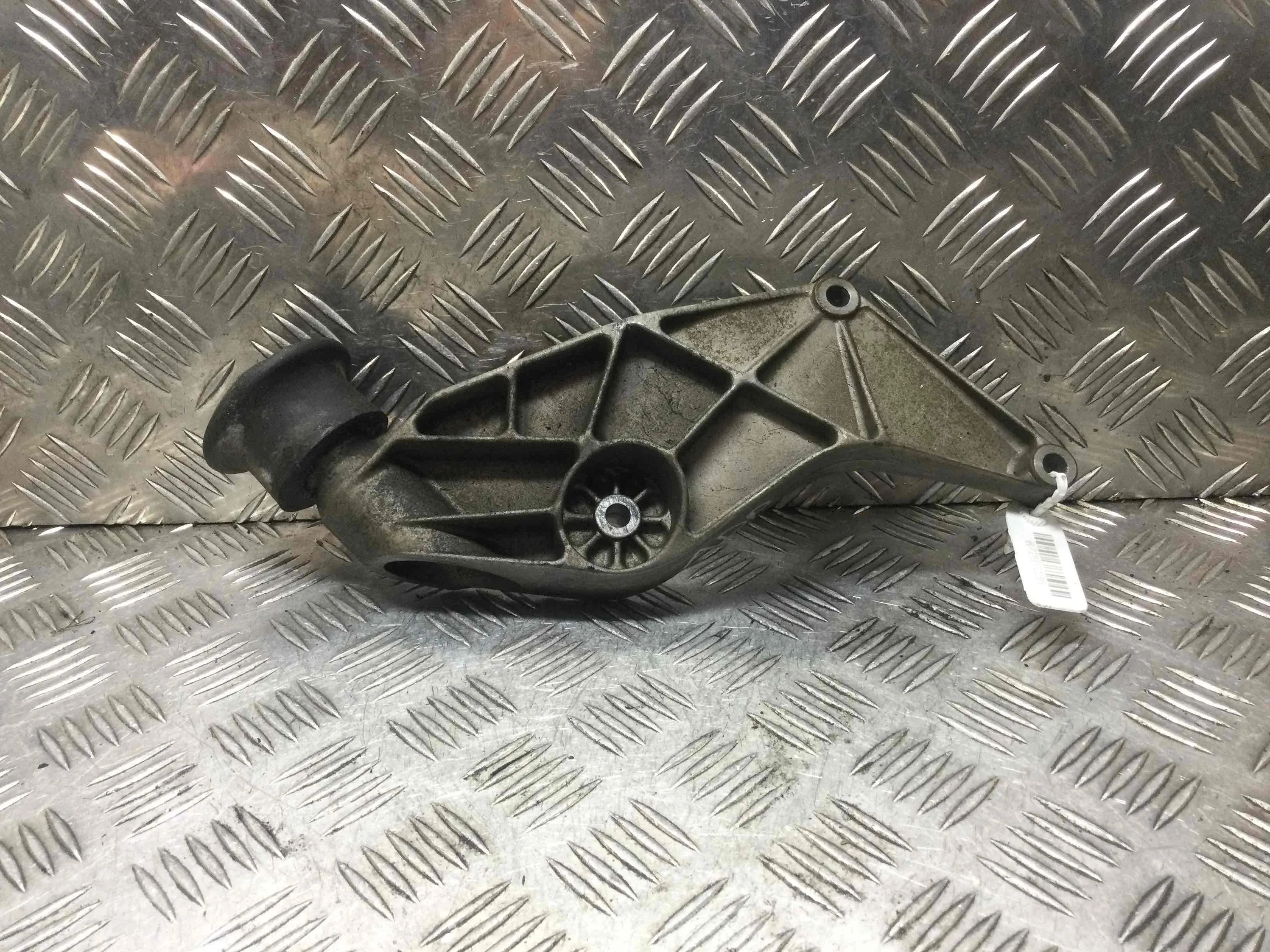 Кронштейн Audi A4 B5 (1994-1999) бензин 1.6 i Механика Седан