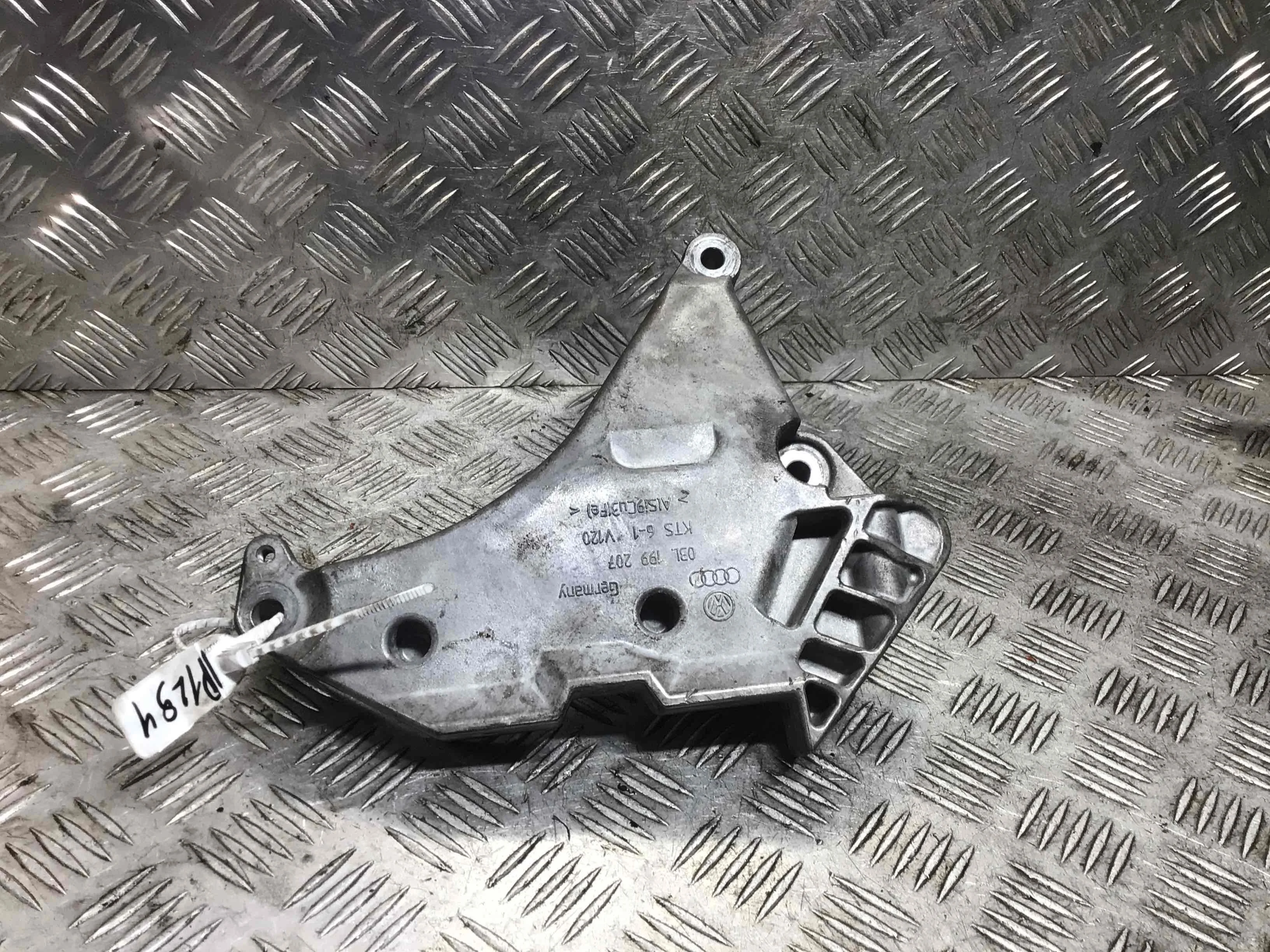 Кронштейн Volkswagen Golf 6 поколение (2008-2015) дизель 2.0 TDI DSG Универсал