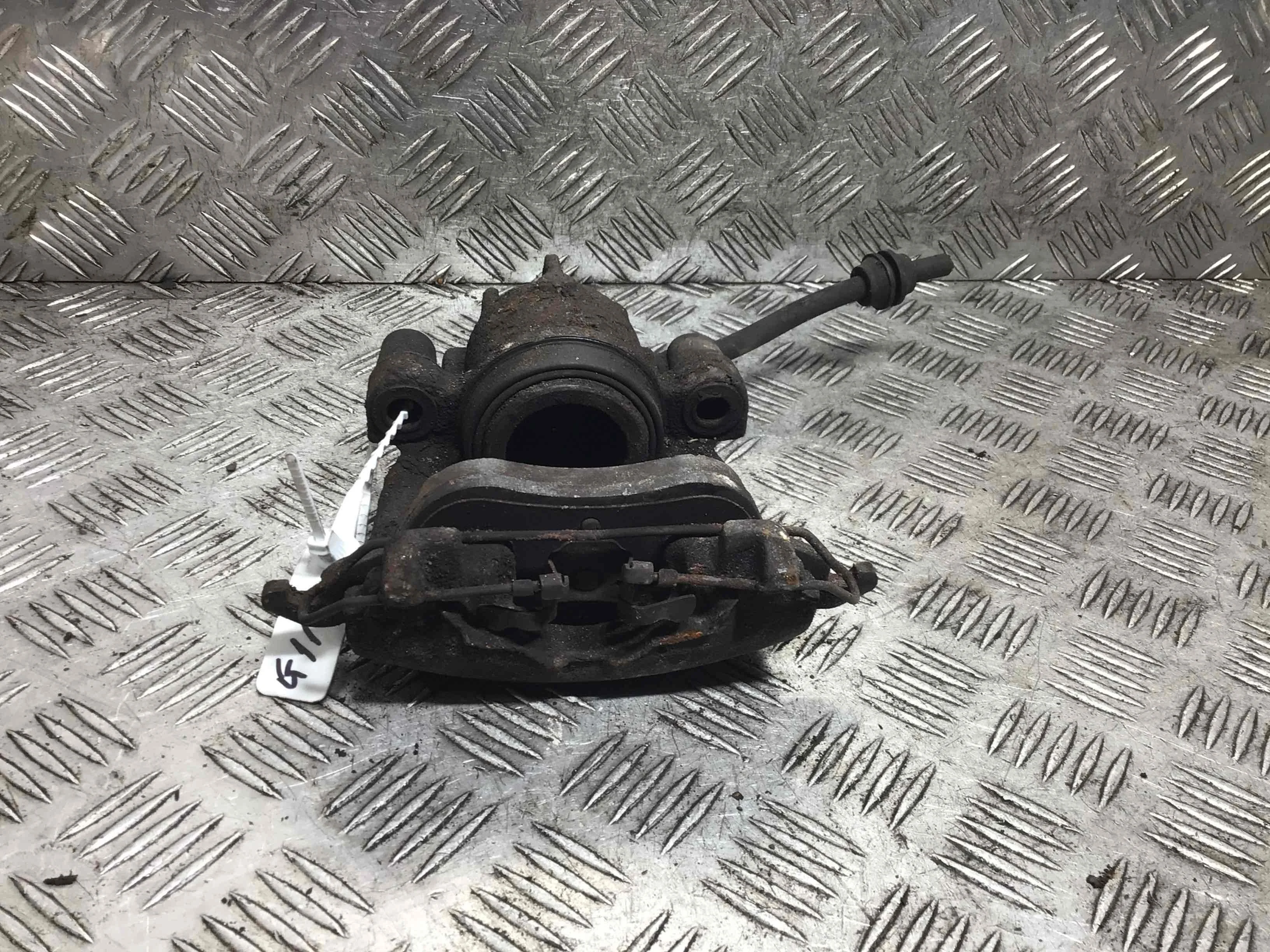 Суппорт передний правый Ford Focus 1 поколение [рестайлинг] (2001-2005) бензин 1.4 i Механика Х/б