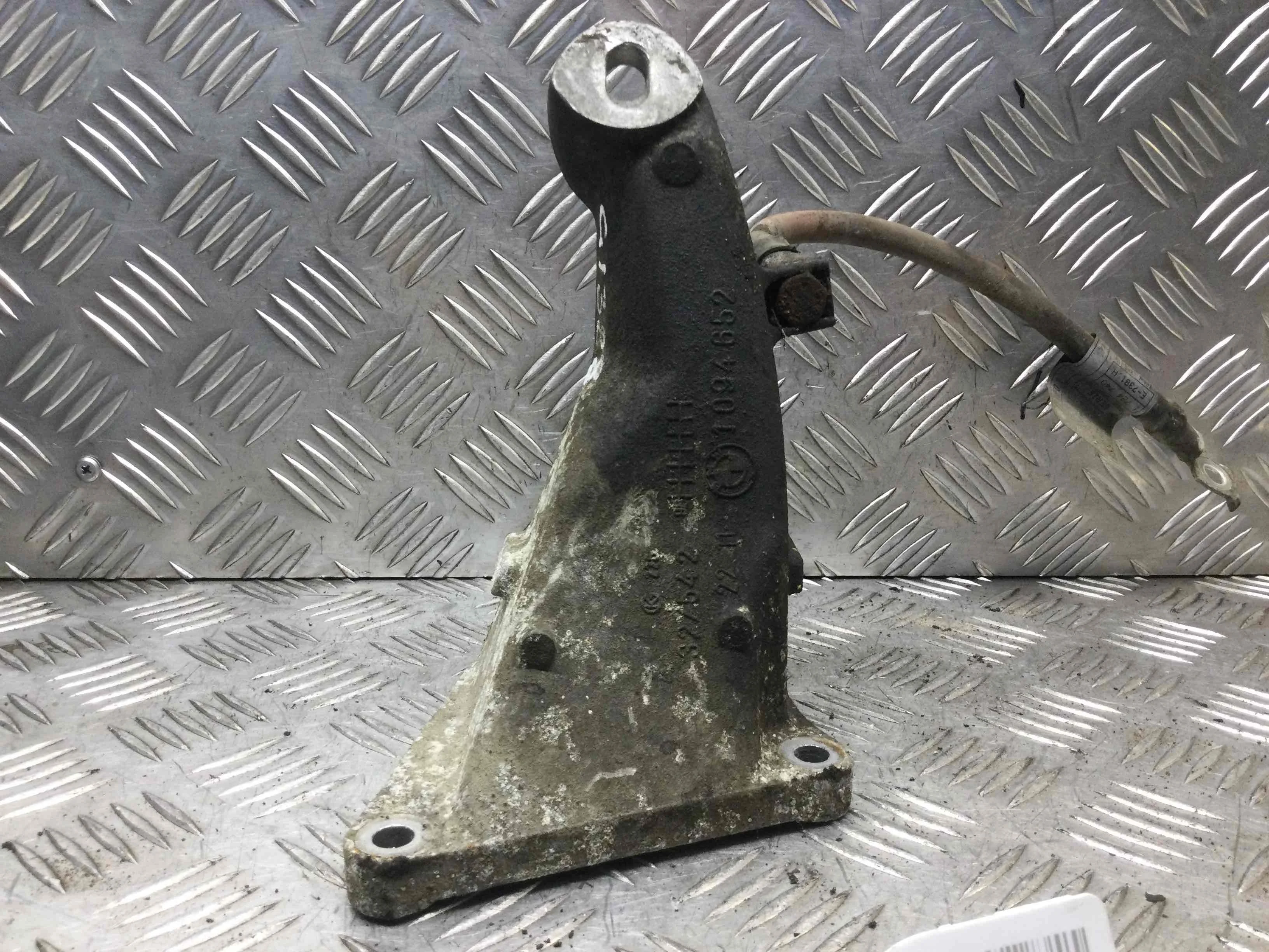 Кронштейн двигателя BMW 3-Series 3-Series E46 1998 - 2006 бензин 1.9 i Механика Седан